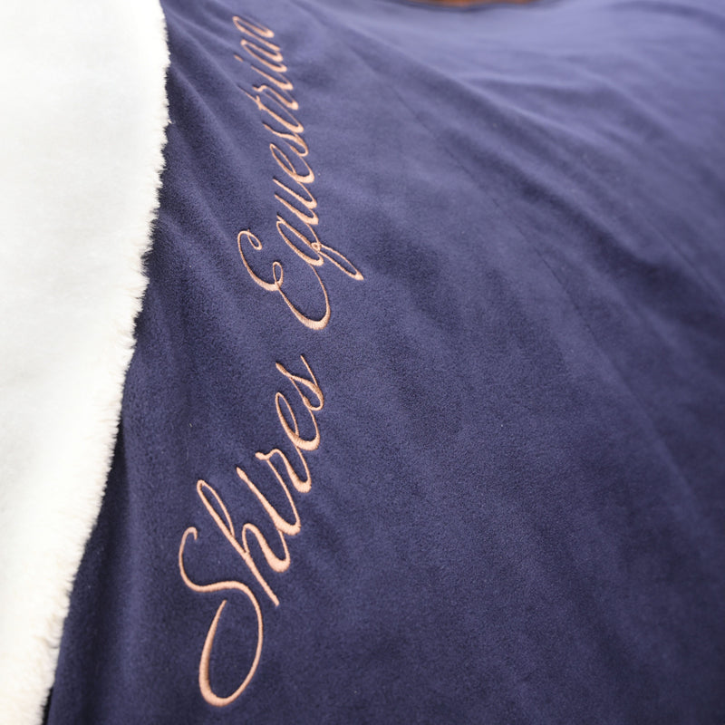 Shires Deluxe Fleece Stable Sheet (No Fill) in Navy - Closeup of Shires logo